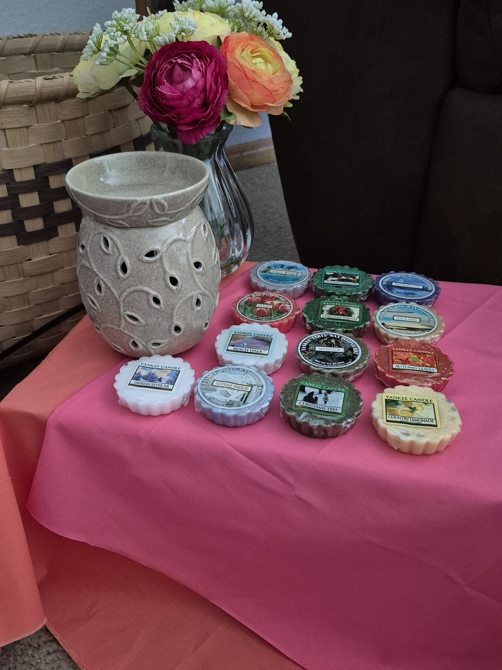 Ceramic Wax Warmer in Cream  Decorative Cutouts & 13 Yankee Candle Wax Melts - Picture 10 of 10